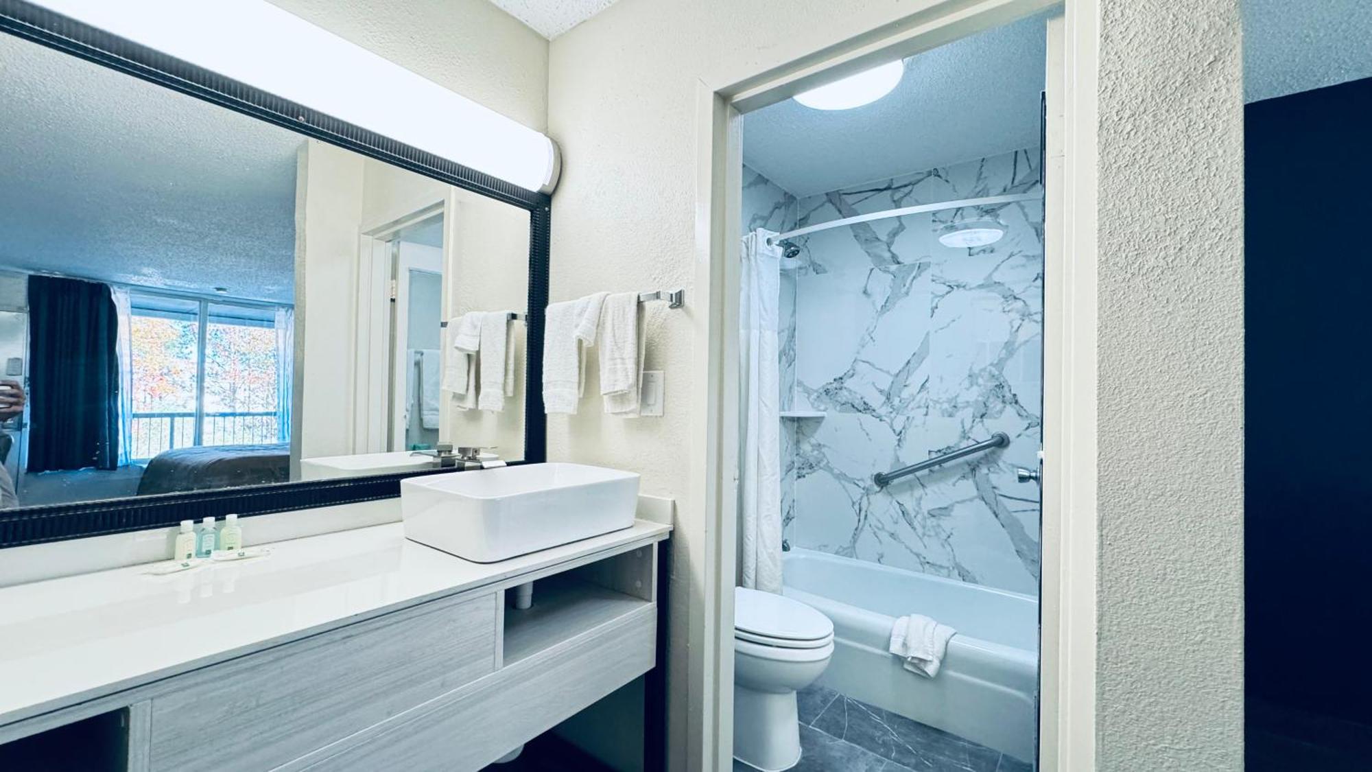 Quality Inn & Suites Mcdonough South I-75 Eksteriør billede