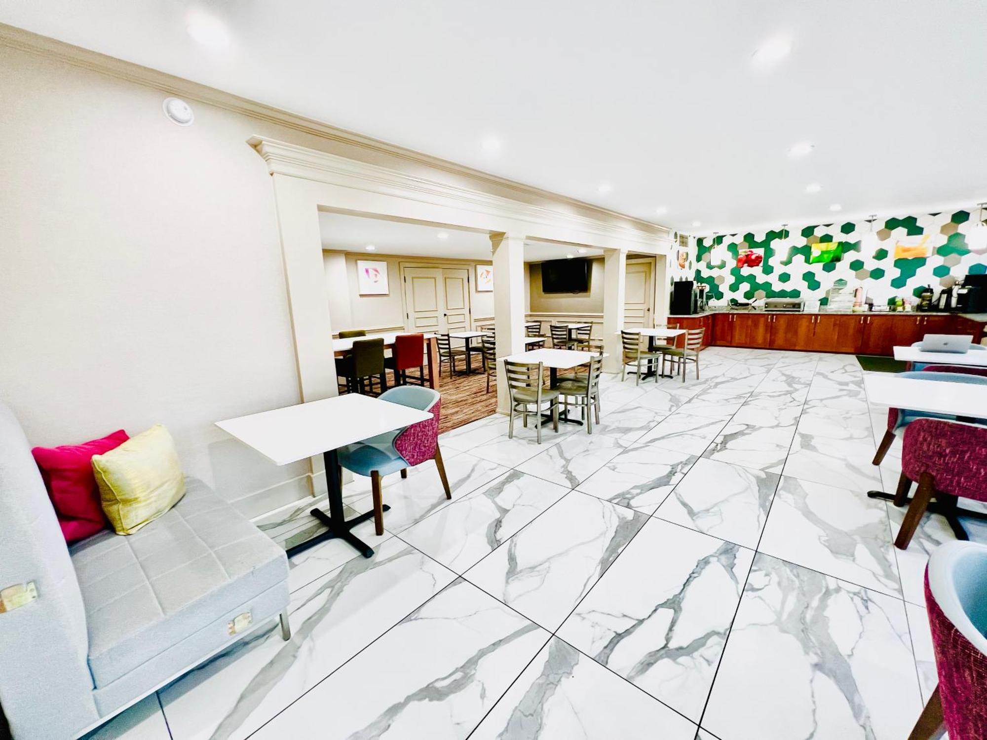 Quality Inn & Suites Mcdonough South I-75 Eksteriør billede