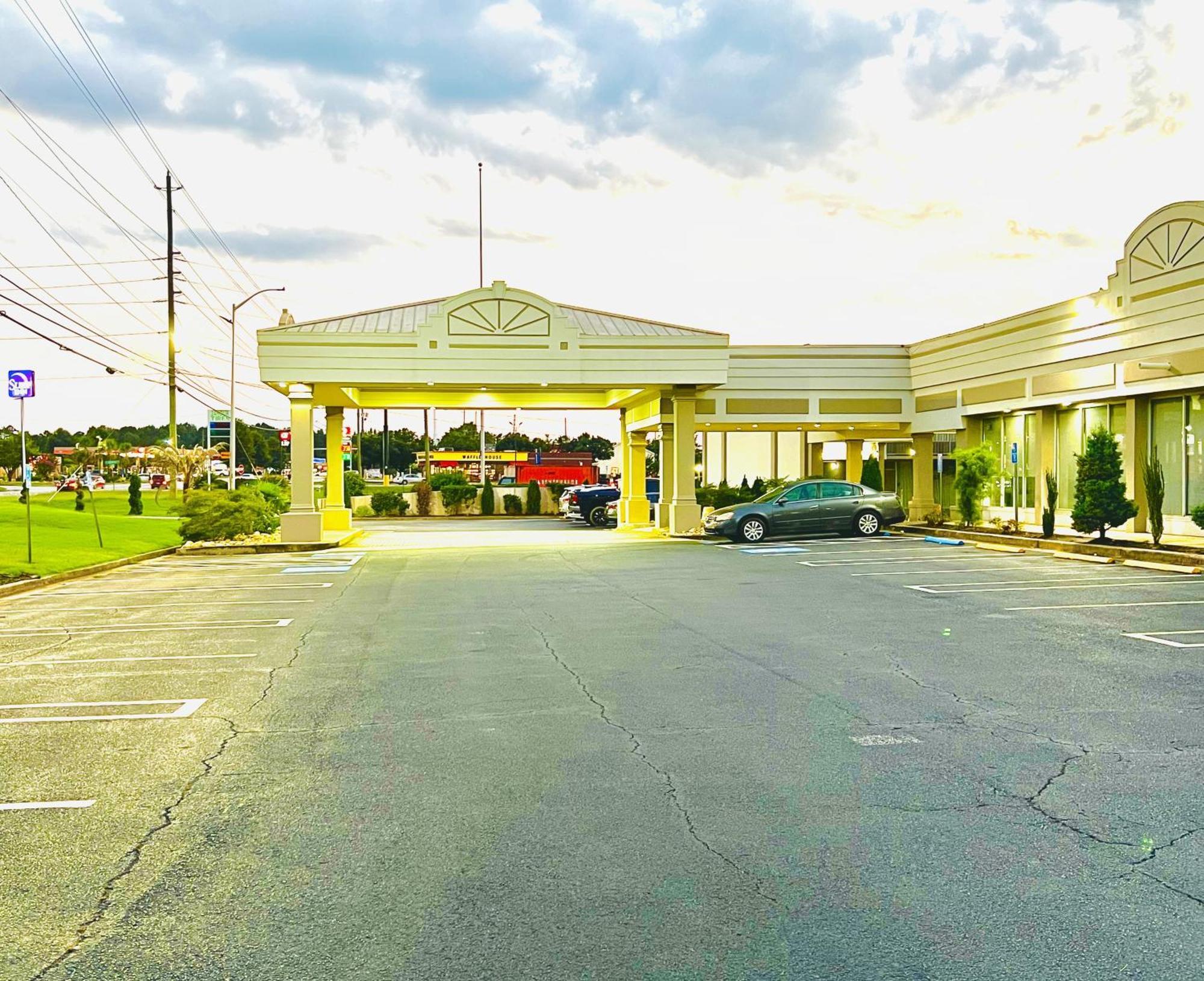 Quality Inn & Suites Mcdonough South I-75 Eksteriør billede